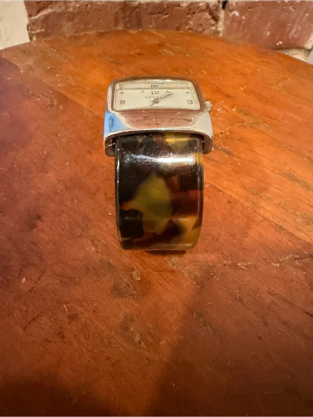 Vintage Geneva Women Quartz Watch Tortoiseshell Acrylic Cuff Bangle Silver Tone